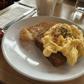 Hearts - Eggs on Toast w/ Side Hashbrown - Australian Near Me - Nashville, Tennessee