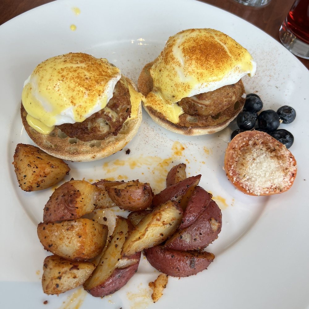 Water's Edge Grill - Crab cakes Benedict - New American Near Me - Cambridge, Maryland Water's Edge Grill - Crab cakes Benedict - New American Near Me - Cambridge, Maryland