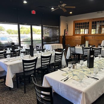 400 East - room set up was perfect - Bars Near Me - Harwich, Massachusetts
