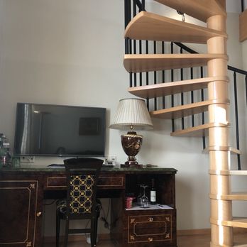 Hotel Schwarzer Adler - Living area - Hotels Near Me - Innsbruck, 7