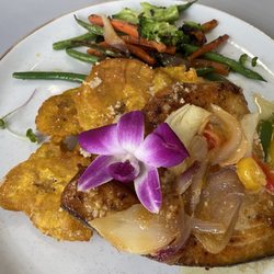 Chef Lorenzo Restaurant & Bar - Pescado Fresco