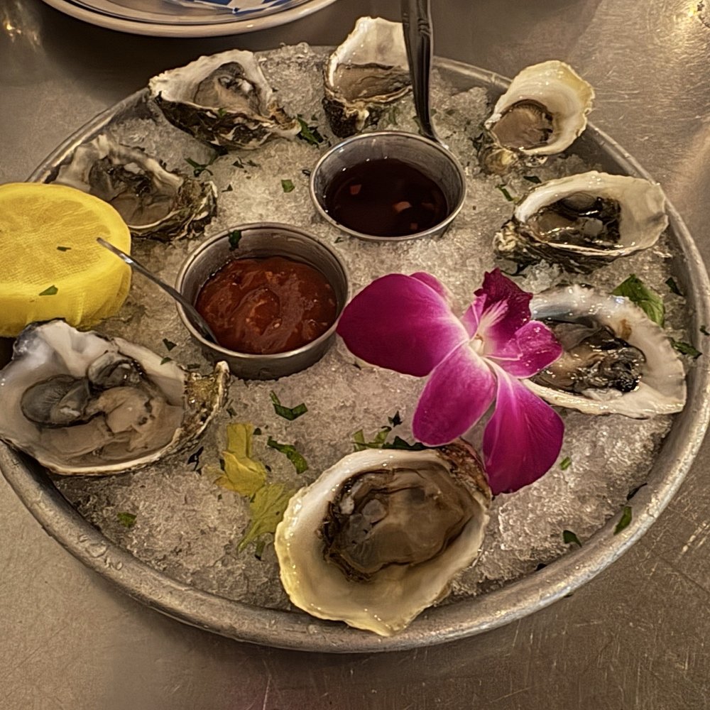 The Venice Whaler - Oysters - American Near Me - Venice, California