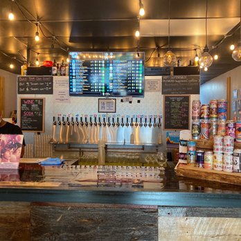 I HOP IPA Taphouse - Bar area - Beer Bar Near Me - Broomfield, Colorado I HOP IPA Taphouse - Bar area - Beer Bar Near Me - Broomfield, Colorado