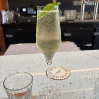 Maggie & Mac's - Hugo spritz - Bars Near Me - San Francisco, California Maggie & Mac's - Hugo spritz - Bars Near Me - San Francisco, California