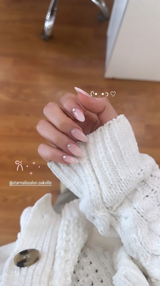 Star Nails Logo