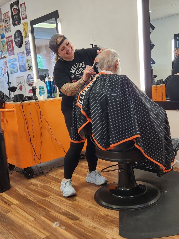 Buzz & Brews Barbershop Logo