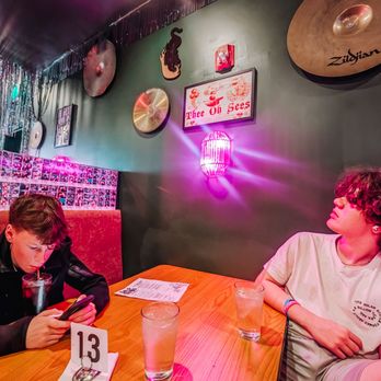 Da Bubs - Booth area - Chicken Wings Near Me - Raleigh, North Carolina