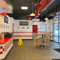 Five Guys - Inside