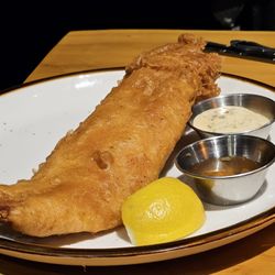 Guesthouse Tavern & Oyster - Walleye