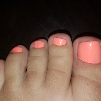 Le Nails - Swollen and red big toe, uneven cut, terrible polish job. - Nail Salons Near Me - Ithaca, New York