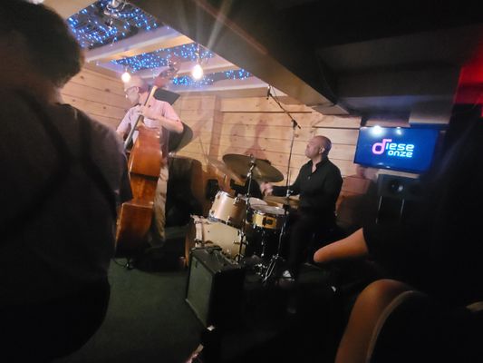 Diese Onze Live Jazz Bar by null