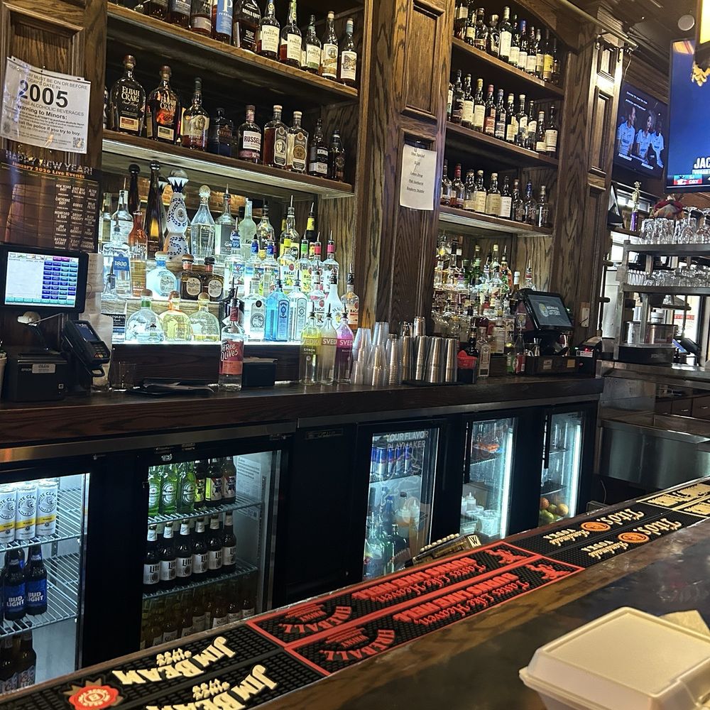 Three Blind Mice Irish Pub - Front bar area - Irish Pub Near Me - Mount Clemens, Michigan