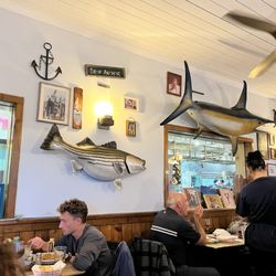 Artie's South Shore Fish Market & Restaurant - Dining room