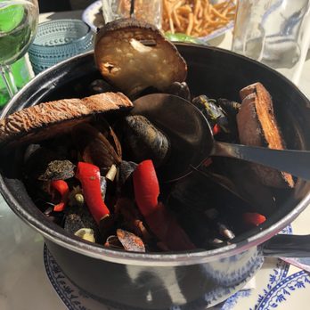 The Sinclair - San Marzano Mussels - Bars Near Me - Fairfield, Connecticut
