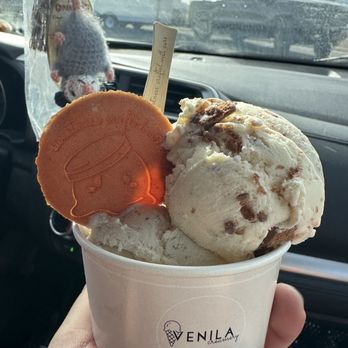 Venila Creamery - Double Scoop with Banana and Peach Oolong (~$10) - Ice Cream & Frozen Yogurt Near Me - Las Vegas, Nevada Venila Creamery - Double Scoop with Banana and Peach Oolong (~$10) - Ice Cream & Frozen Yogurt Near Me - Las Vegas, Nevada