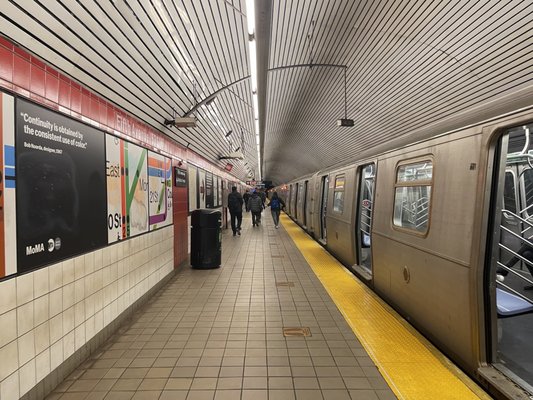 MTA SUBWAY - 5TH AVE/53RD ST - Updated September 2025 - 49 Photos - 666 ...