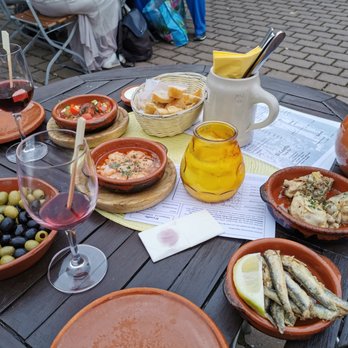 El Castillo - Oliven, Gambas, Chorizo imn Schafskäse, Aioli, Sardinen, Hühnchen - Tapas Bars Near Me - Dreieich, HE