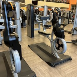 LA Fitness - Gym equipment is always clean.