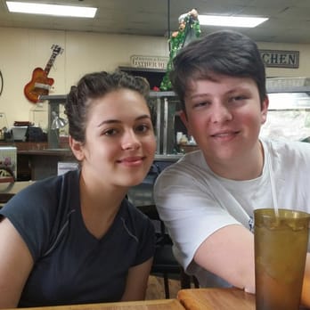 Paradise Grille - American Near Me - Coldspring, Texas