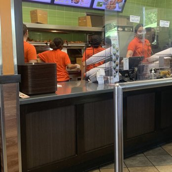 Pollo Campero - One cashier open, 3 workers filling orders - Latin American Near Me - San Bernardino, California Pollo Campero - One cashier open, 3 workers filling orders - Latin American Near Me - San Bernardino, California