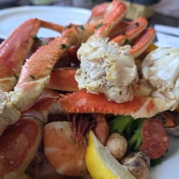 North Beach Fish Camp - Crab boil - New American Near Me - Neptune Beach, Florida