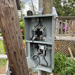 NextPhase Electric - 100 amp pole mounted service