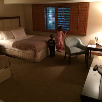Humphreys Half Moon Inn - Cute room! Nice decor! A little worn but nice :) - San Diego, CA