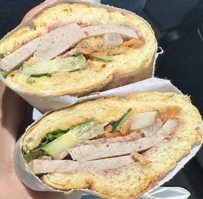 Banh Mi Zon by null