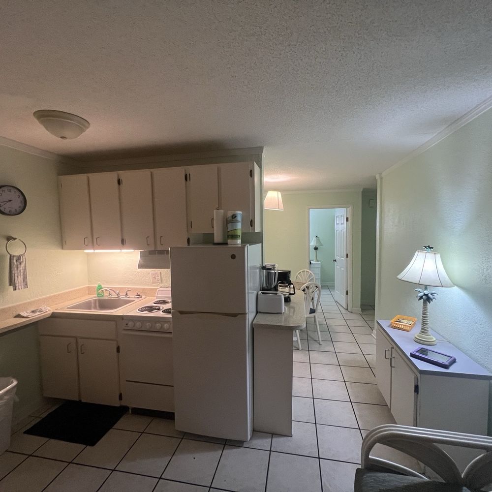 Traders Inn Beach Club - Kitchen and living room - Hotels Near Me - Ormond Beach, Florida Traders Inn Beach Club - Kitchen and living room - Hotels Near Me - Ormond Beach, Florida