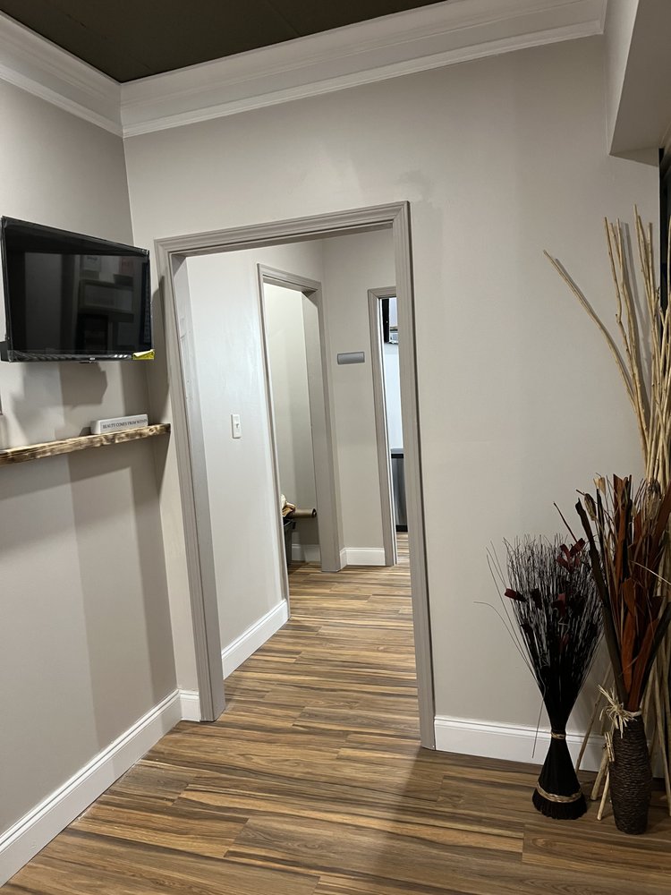 SALON SUITES ESSENTIALS Updated September 2024 562 Wylie Rd SE