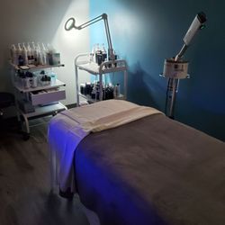 Hand & Stone Massage and Facial Spa - Facial Room