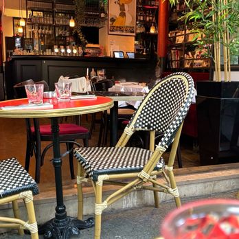 Sacré Frenchy ! - Patio looking into the bar - French Near Me - Paris, 75 Sacré Frenchy ! - Patio looking into the bar - French Near Me - Paris, 75