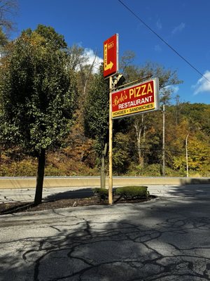 Beto's Pizza by null