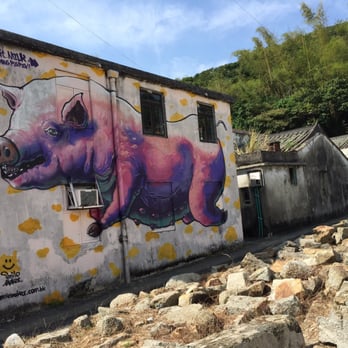 南丫島家樂徑 - A neat work of art painted on the side of a dwelling along the walking path on Lamma Island - Hiking Near Me - Hong Kong, HK