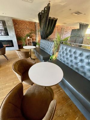 Bentley's Cocktail Bar & Lounge by null