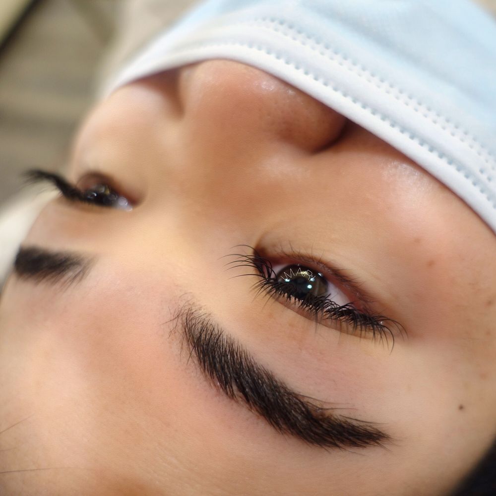 Imari's Eyelashes Logo