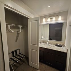 WorldMark Windsor - Closet & sink area