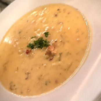 Robins Restaurant - New American Near Me - Cambria, California