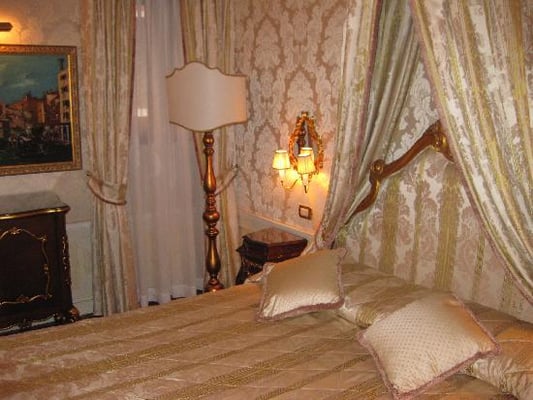 Canal Grande Hotel by null