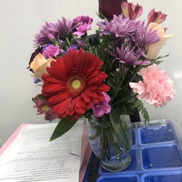 $25 grocery store arrangements look better than this crap!!! Horrible customer service- Julie should be ashamed!