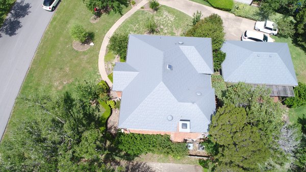 Sanders Roofing & Exteriors Logo