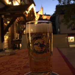 Stern - ... Abschlussbier unterhalb der Burg ...