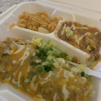 Pasteleria Elizabeth - Green chili beef chimichanga with rice & beans - Bakeries Near Me - Phoenix, Arizona Pasteleria Elizabeth - Green chili beef chimichanga with rice & beans - Bakeries Near Me - Phoenix, Arizona