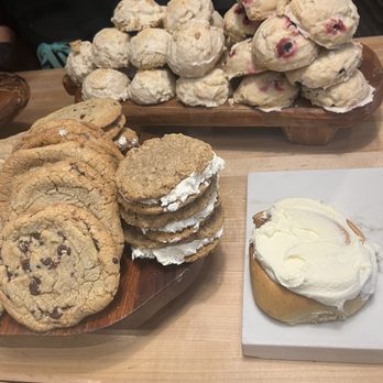 Black Market Bakers - Amazing cinnamon buns. The cream cheese icing isn't sweet which is how I like it. - Bakeries Near Me - Edgewater, Maryland