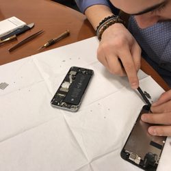 Mr.Fixsmith - On site phone repair. iPhone SE screen replacement. We come to you! -This was law office in Times Square
