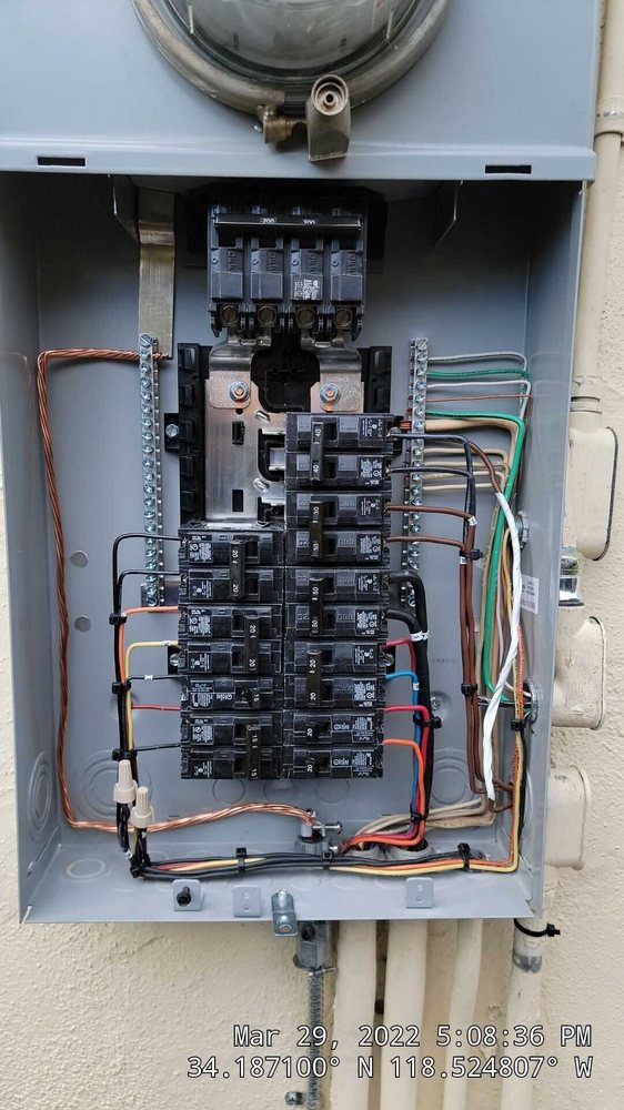 Slide of Zoom Electricians - Anaheim