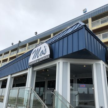 Mo's Seafood & Chowder - The dining area facing the Pacific Ocean! - Seafood Near Me - Seaside, Oregon