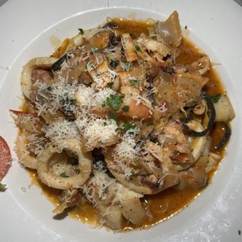 Il Gabbiano - black and white linguine with mixed seafood - Italian Near Me - Miami, Florida