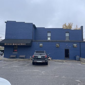 Glencoe General Store - Ample parking on the side. Just be careful pulling out. Cross traffic is pretty fast sometimes - Pizza Near Me - Glencoe, Kentucky