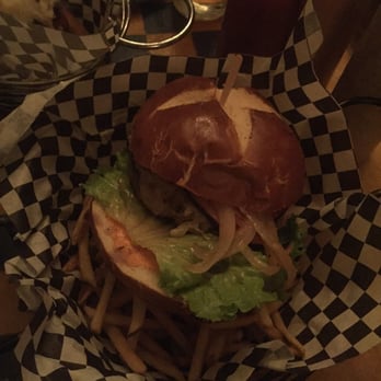 Der Wolf - The wolf burger - Beer Bar Near Me - Pasadena, California